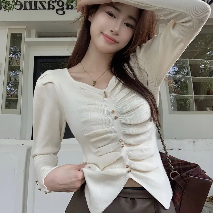 早秋时尚V领泡泡长袖针织衫女春装修身显瘦褶皱纽扣毛衣打底上衣