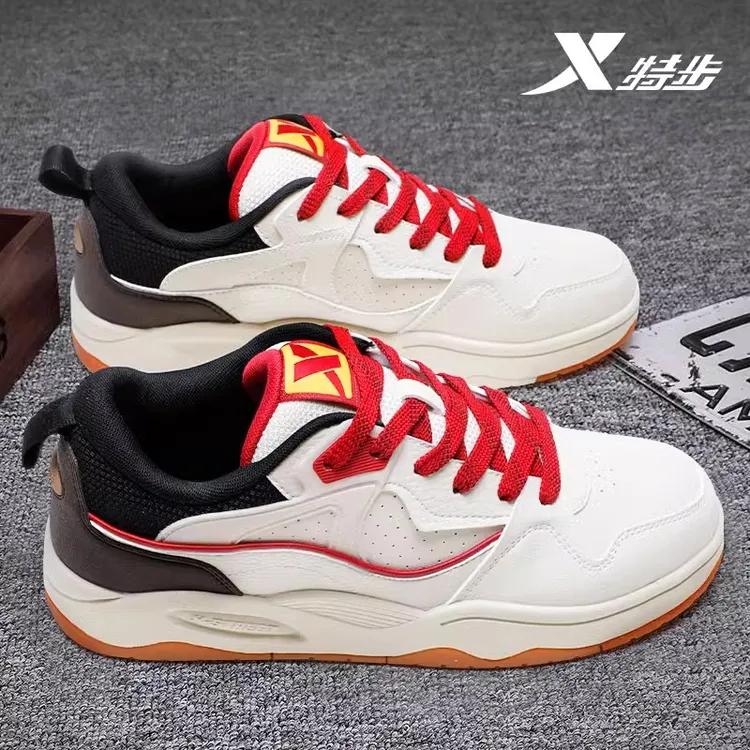 特步男鞋秋季新款潮流百搭休闲低帮板鞋青少年学生运动休闲鞋子男