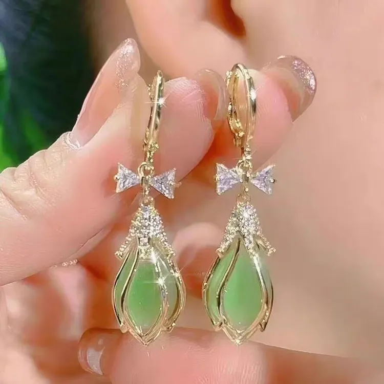 合金仿水晶耳饰 蝴蝶长耳环秋冬独特耳圈女精致韩国耳扣式耳骨环