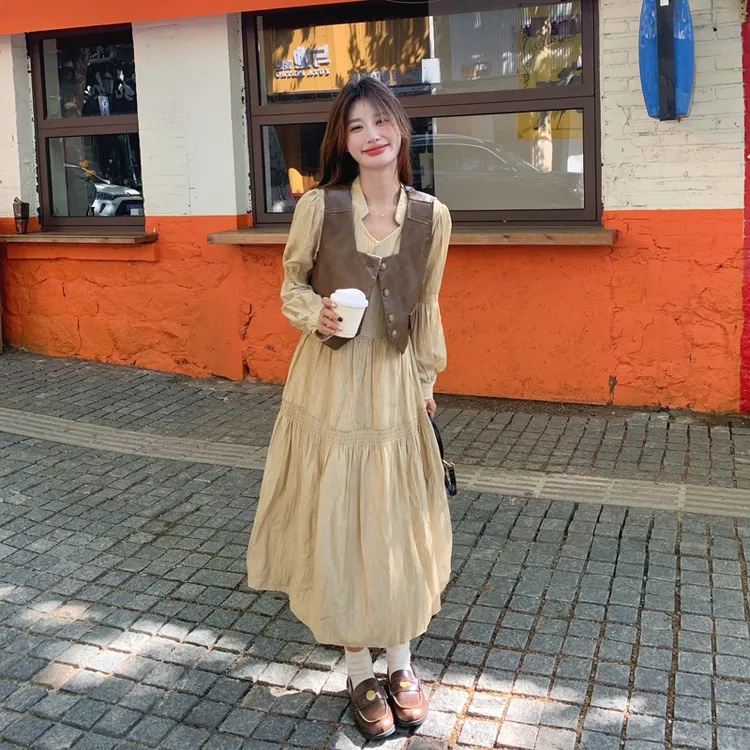 高级感休闲马甲套装裙女2024新爆款早春秋气质小个子连衣裙两件套