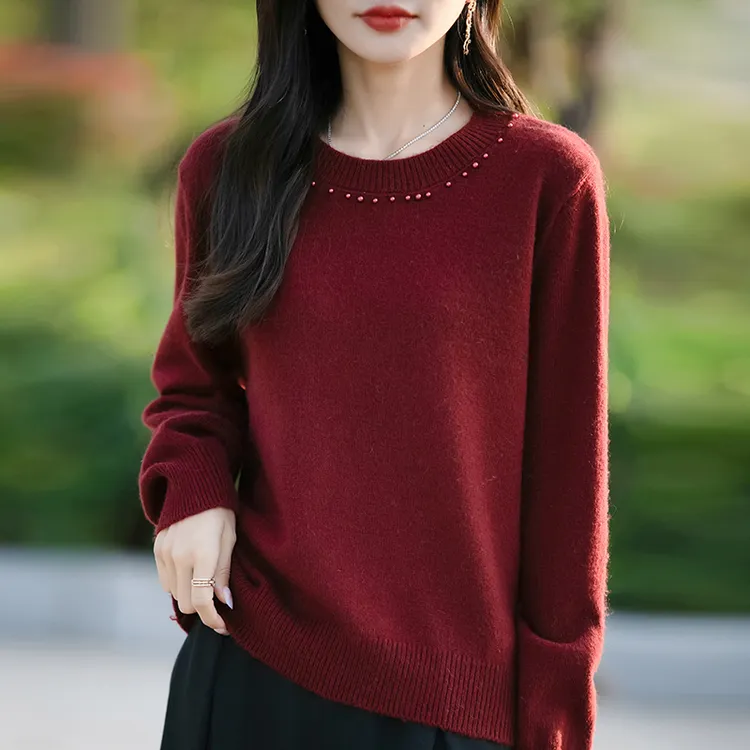 秋冬新款时尚设计大码钉珠圆领针织衫女加厚柔软打底毛衣显瘦内搭