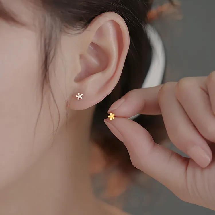 足银耳饰 纯银花朵耳钉新款轻奢ins小巧精致养耳洞睡觉免摘耳饰