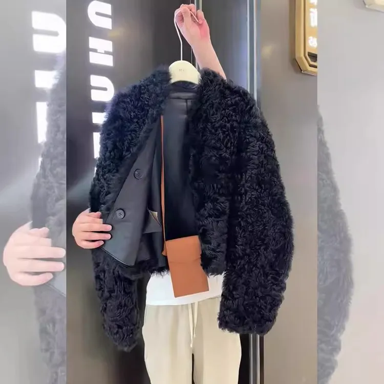 小香风皮毛一体黑色外套女2025新款爆款冬季超好看气质短款上衣潮