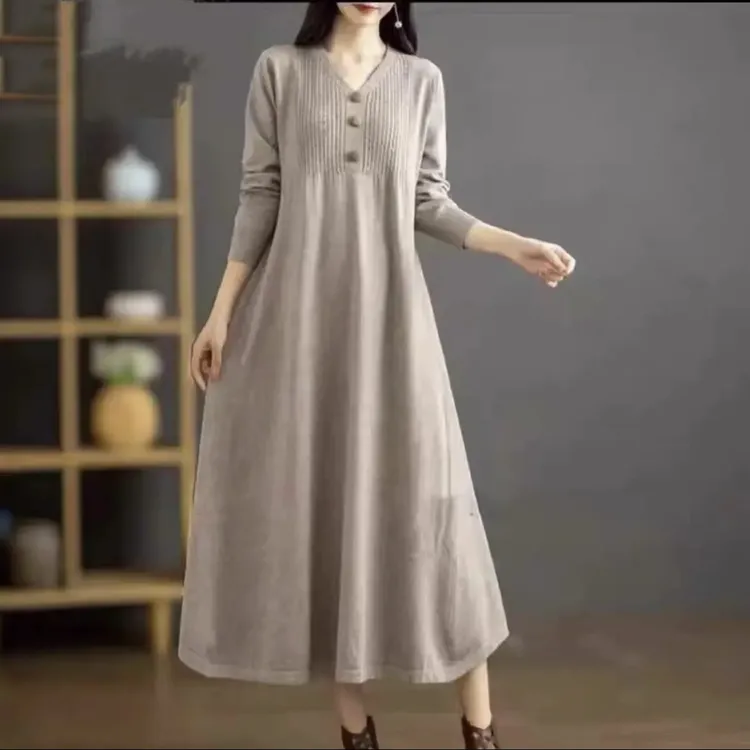 2023秋冬新款中长款V领时尚针织连衣裙 纯色显瘦百搭宽松显瘦裙