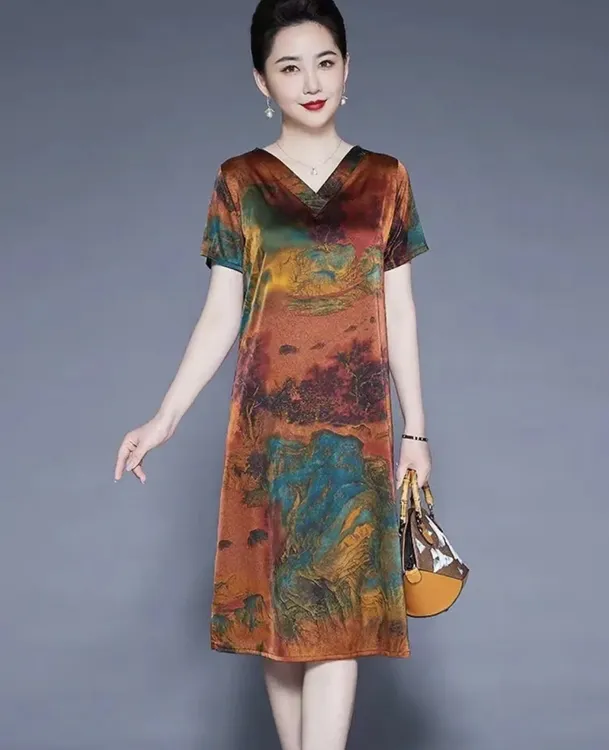 2023夏季妈妈装宽松显瘦中长款裙子 V领短袖印花缎面裙子