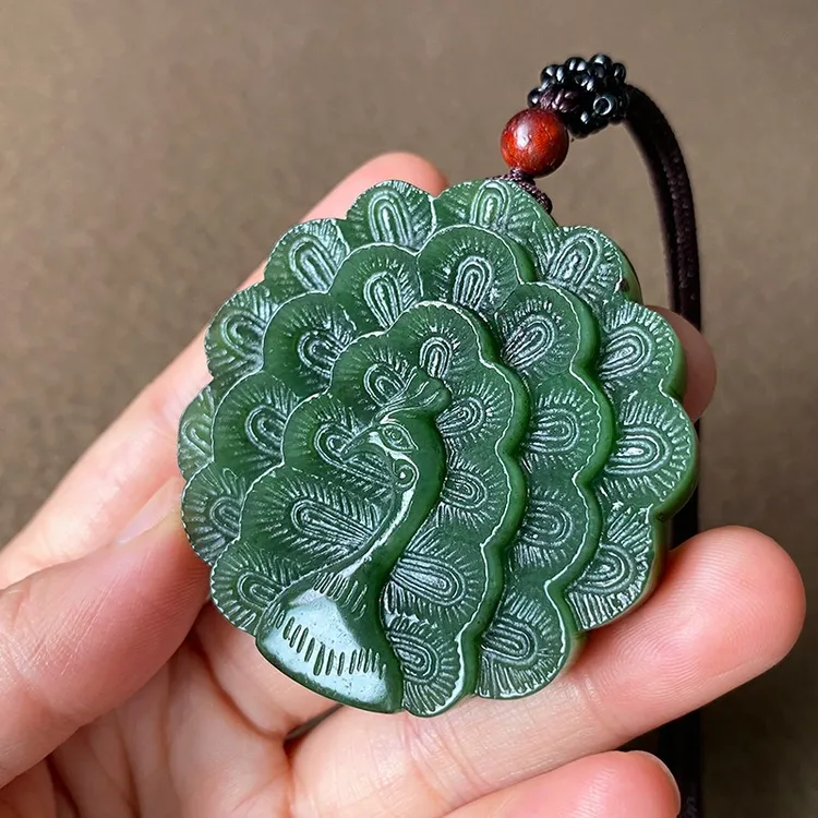 新疆和田玉碧玉孔雀开屏吊坠天然碧玉动物挂件玉质细腻油润男女款