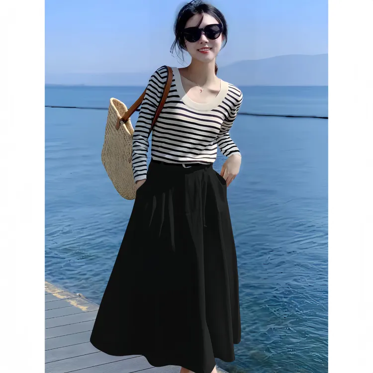 2025年春秋季大U领条纹针织内搭上衣女小个子搭配休闲高腰半身裙