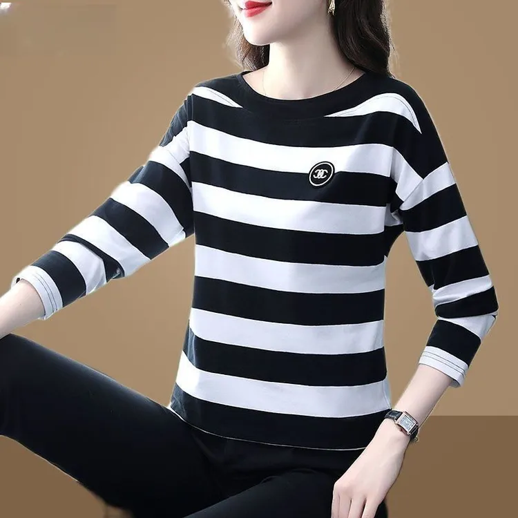 啄木鸟条纹长袖T恤女春秋新款大码宽松洋气百搭圆领中年妈妈上衣