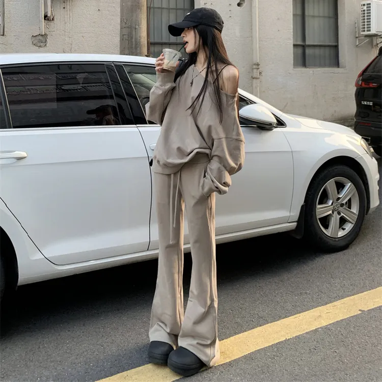 韩版慵懒风休闲运动套装女春秋炸街减龄时尚斜肩卫衣微喇裤两件套
