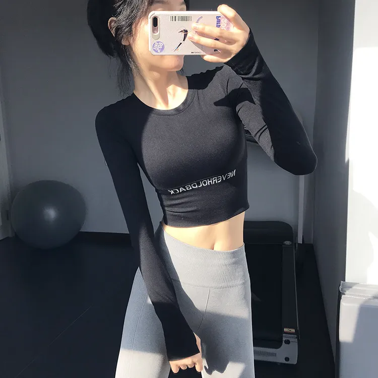 一体胸垫瑜伽服女短款弹力跑步运动上衣训练普拉提显瘦健身服长袖