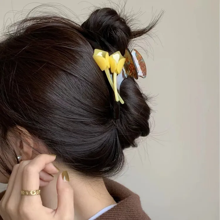 高级感醋酸奶油风马蹄莲抓夹优雅气质双面花朵后脑勺盘发女鲨鱼夹