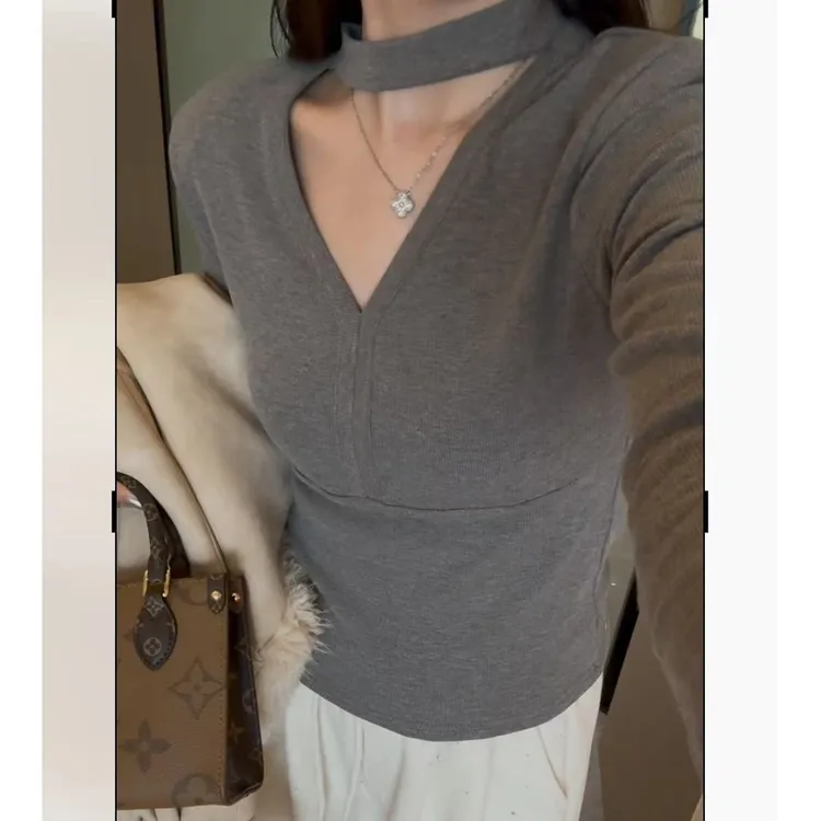 Barbie【薇薇推荐】秋季新款挂脖V领修身打底长袖时尚针织显瘦6441