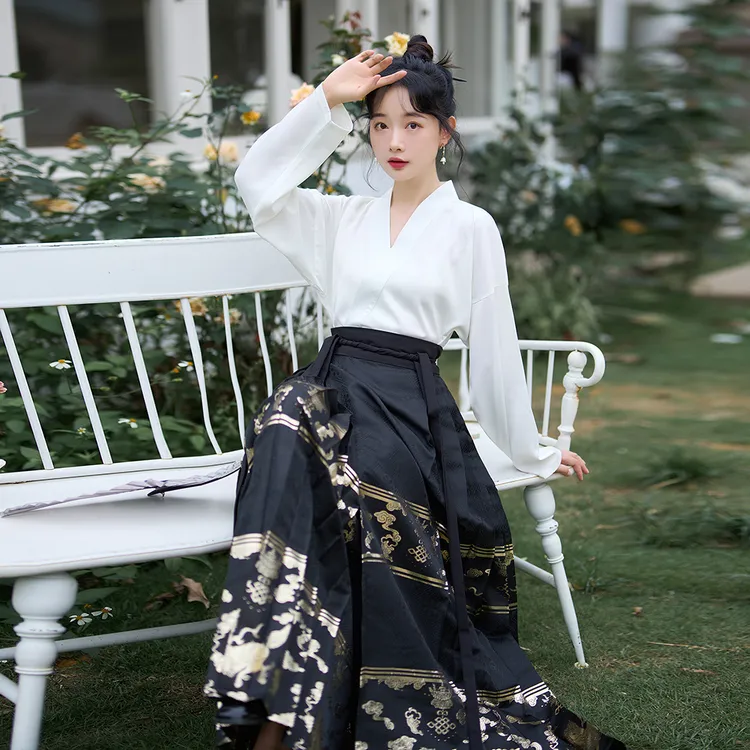 小个字汉服女改良飞机袖新中式国风马面裙织金春夏日常通勤套装