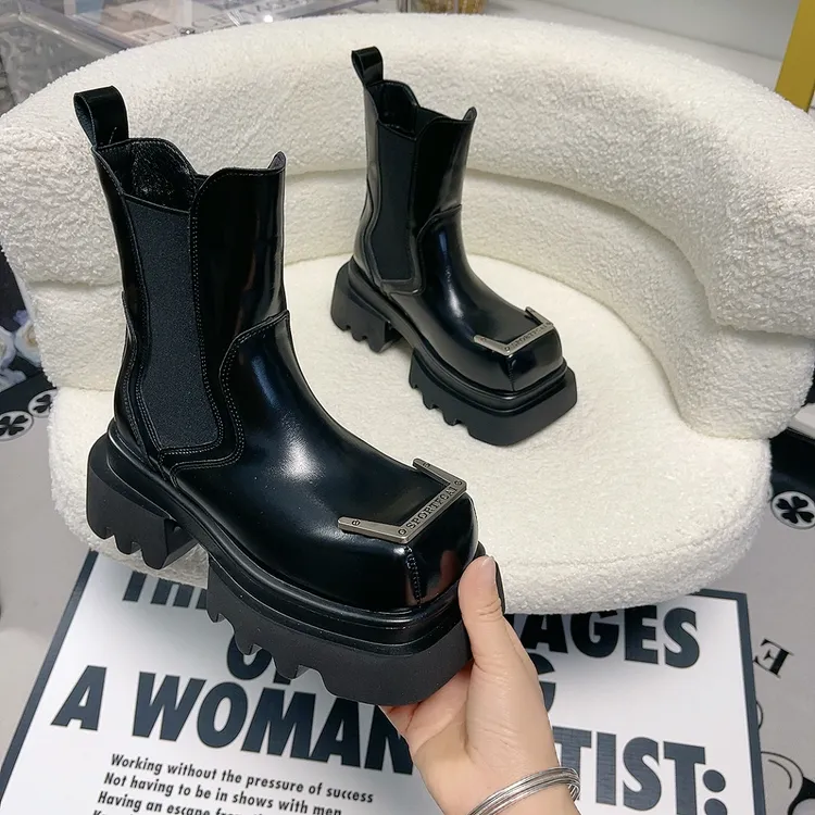 2024欧货粗跟厚底马丁靴女金属方头英伦风炸街机车靴女短靴912-51