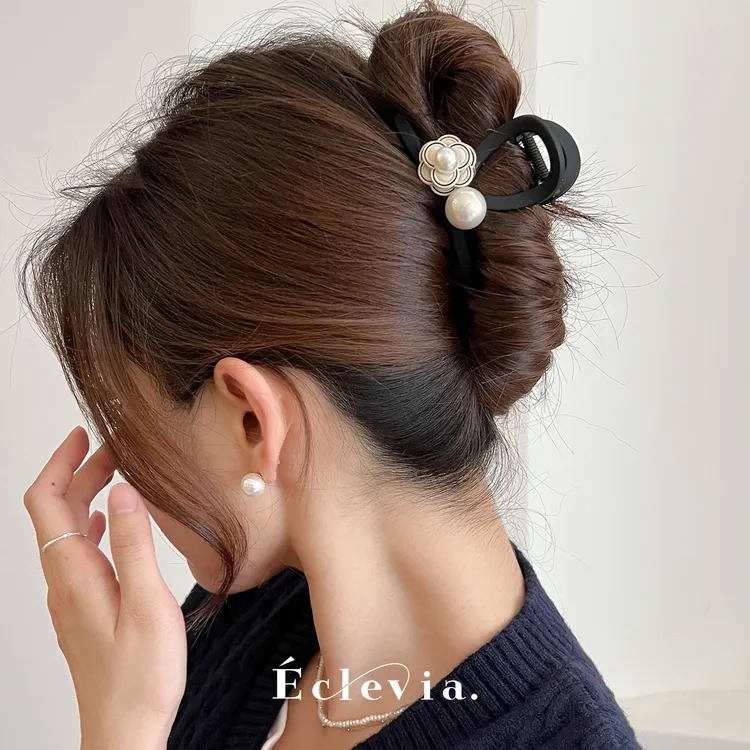 E2302 网红气质经典小香风中号8CM半抓夹 黑白山茶花珠珠抓夹