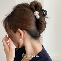 E2302 网红气质经典小香风中号8CM半抓夹 黑白山茶花珠珠抓夹
