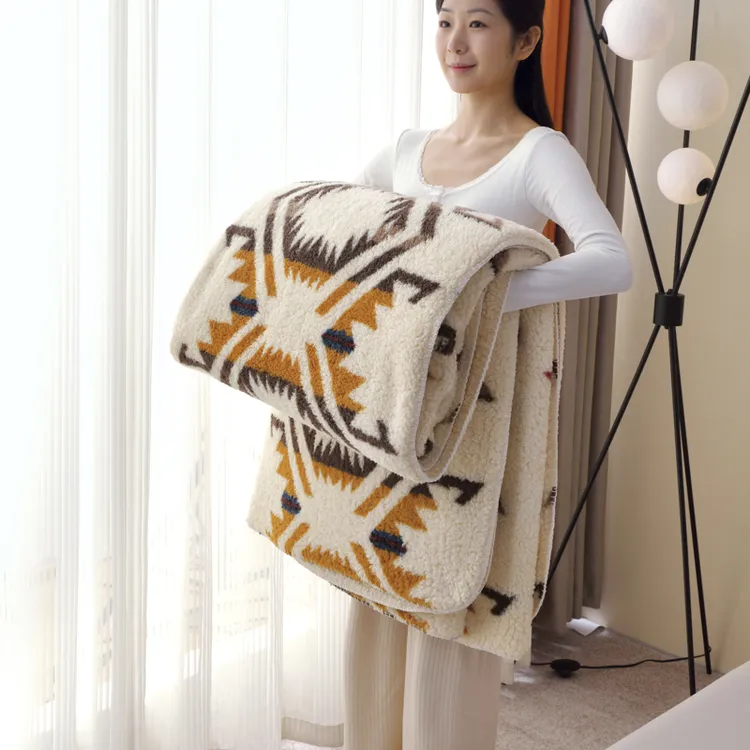 80cm*100cm双层复合羊羔绒波西米亚印花纯色沙发毯午睡毛毯