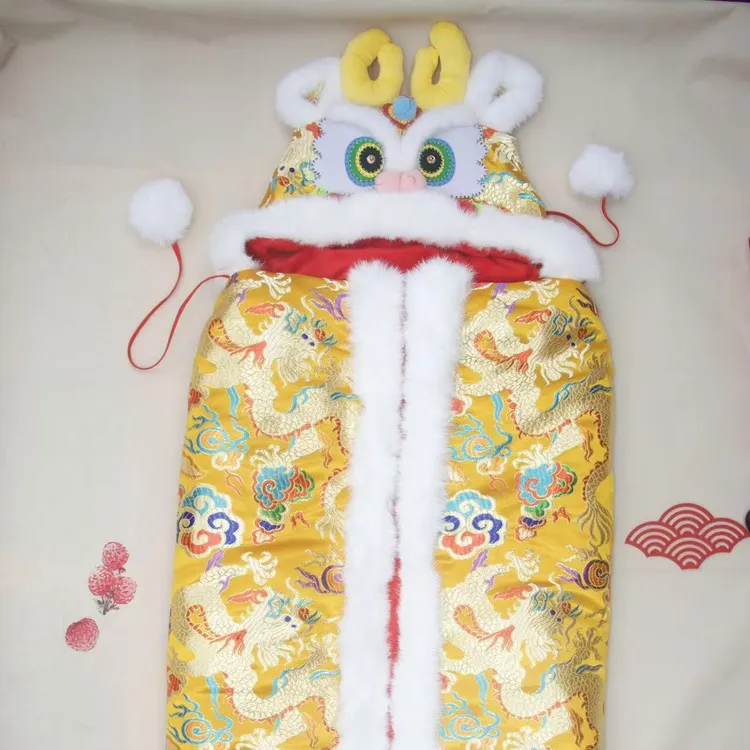 婴儿斗篷宝宝防风冬季服加厚儿童真兔毛龙头披风披风斗篷外出保暖