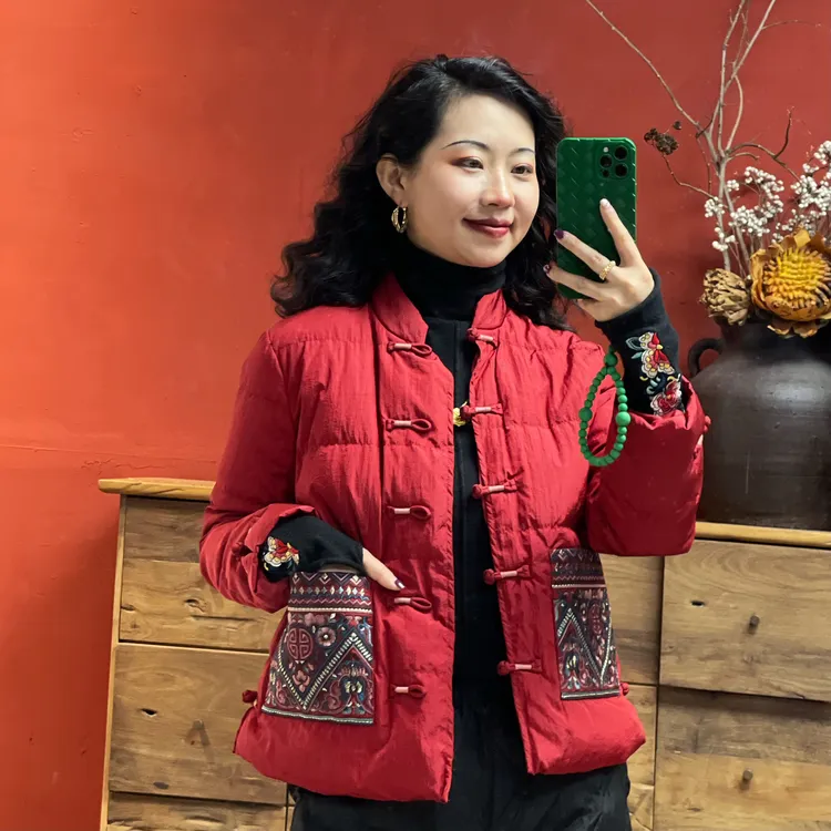 羊在在中式手工盘扣改良汉服冬中国风刺绣羽绒服外套YRF24YW0902