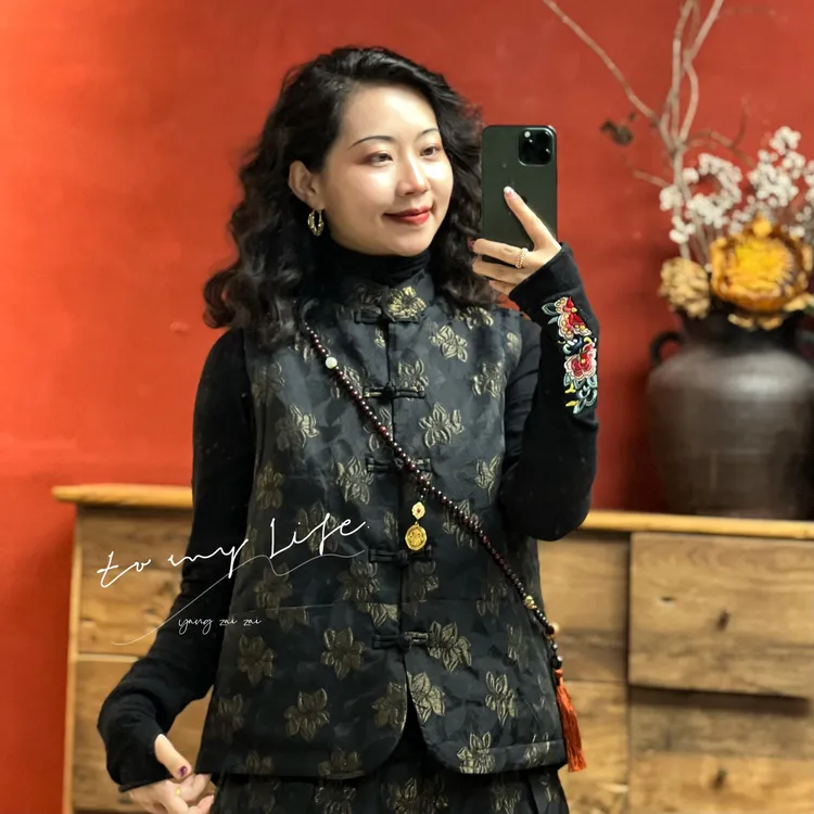 羊在在民族风原创设计感浮雕提花立领盘扣马甲夹棉加厚背心XQ273