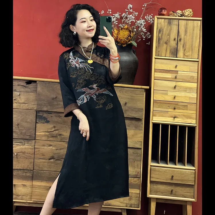 羊在在【鸾凤和鸣】民族风刺绣改良旗袍裙复古中长款新中式裙L097
