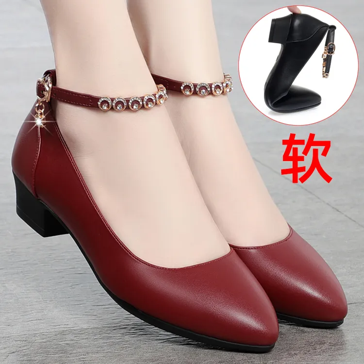 真皮软底一字扣带红色配旗袍跳舞女鞋中年妈妈鞋婚鞋皮鞋工作单鞋