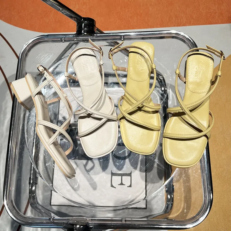 一字带罗马凉鞋女2024年夏季新款百搭仙女风配裙子中跟粗跟高跟鞋