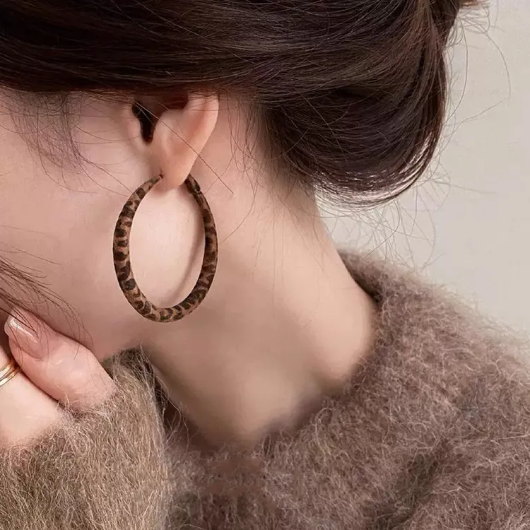 铜合金耳饰 秋冬新款超洋气植绒气质辣妹夸张豹纹百搭耳圈  A502