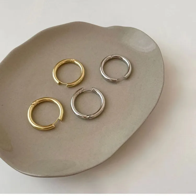 铜合金耳饰 银色素圈耳环小众设计感高级耳圈女耳钉爆款圆圈耳饰