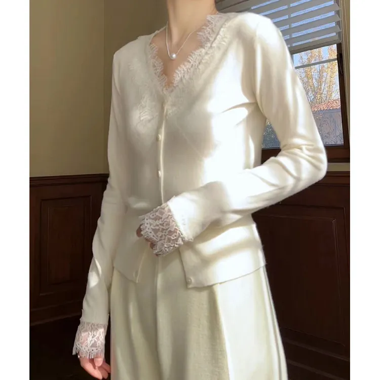 郭九九呢 法式温柔V领蕾丝拼接百搭针织打底毛衣毛衫G923A08593-2