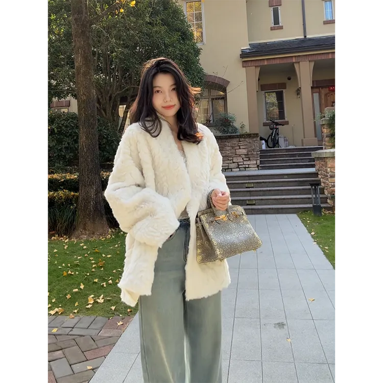 郭九九呢 大浴袍风慵懒宽松显瘦毛毛外套加绒牛仔裤 G924T20110