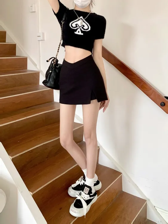 黑色a字半身裙女春秋2024新款高腰显瘦夏季包臀开衩防走光a字短裙