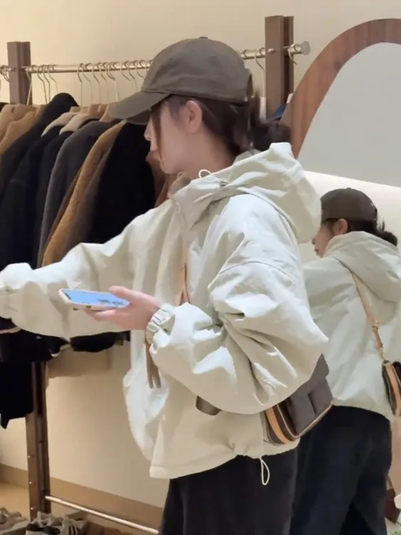 爆款连帽冲锋衣夹棉外套女短款2025秋冬新款小个子显瘦夹克上衣潮