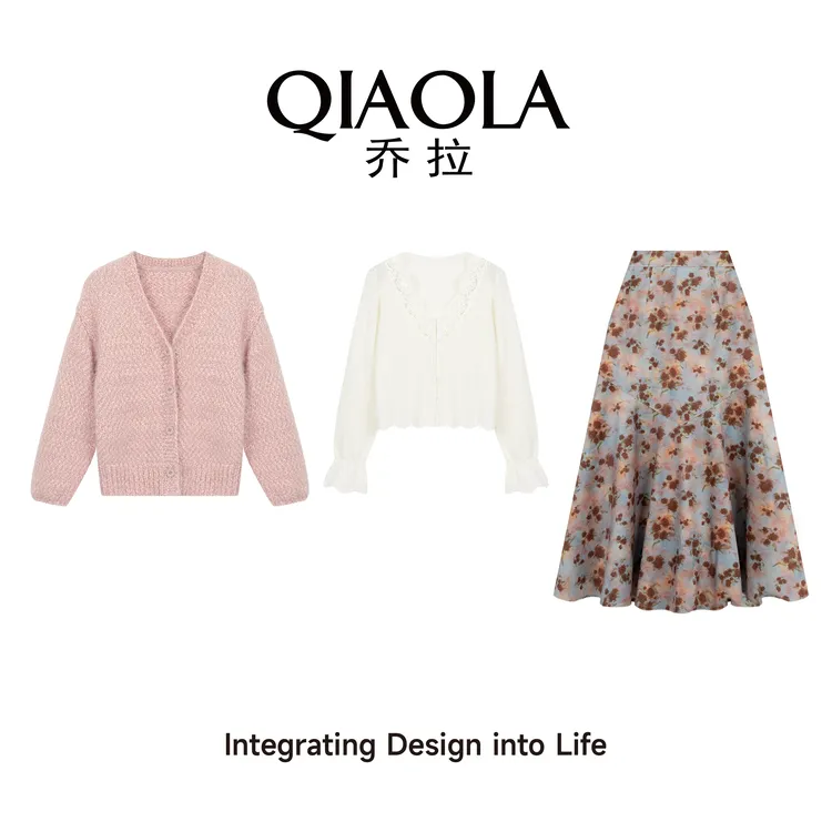QIAOLA/乔拉【缤纷绮梦】秋冬季毛织V领蕾丝碎花慵懒时尚套装
