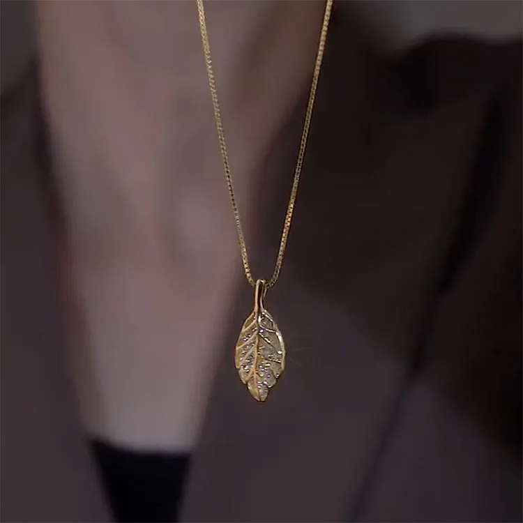 钛钢项链 树叶子项链新年送女友情人节礼物小众设计感网红锁骨链