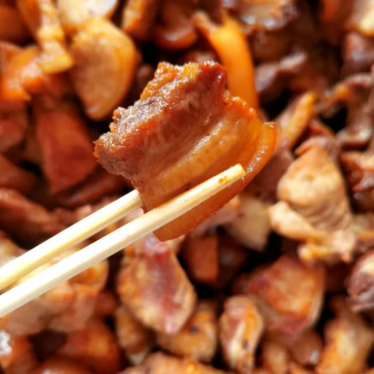 信阳土特产干净卫生土猪肉焖罐肉新鲜五花肉柴火地锅焖罐肉坛子肉