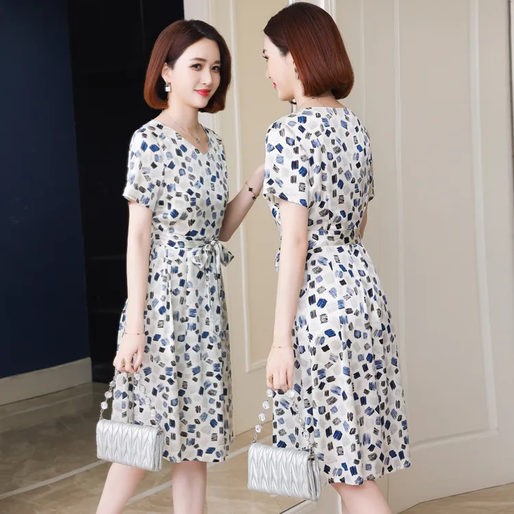 夏季女士连衣裙中长款收腰显瘦a字裙新款流行真丝桑蚕丝碎花裙子