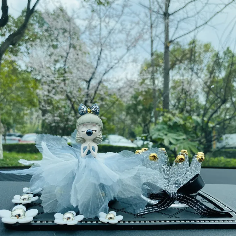 纱裙女孩车摆件中控台装饰高档车载摆件网红女生车载摆件