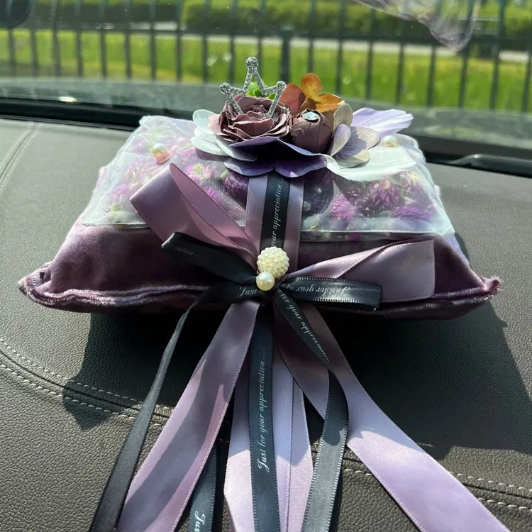 汽车香薰竹炭包皇冠创意干花香包除异味甲醛车载内饰品炭包女