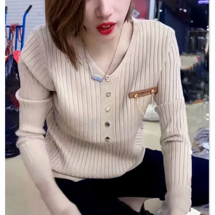 欧货重工V领五粒扣打底衫女2025秋冬新款宽松保暖针织衫上衣时尚