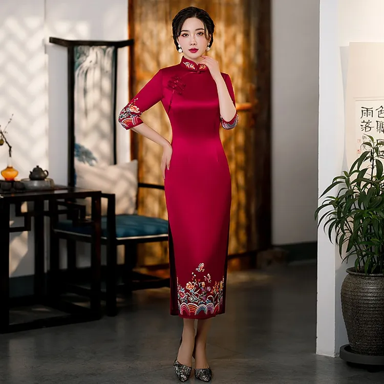 婚礼气质妈妈装绣花旗袍复古改良高贵岳母酒红色醋酸缎长款旗袍裙