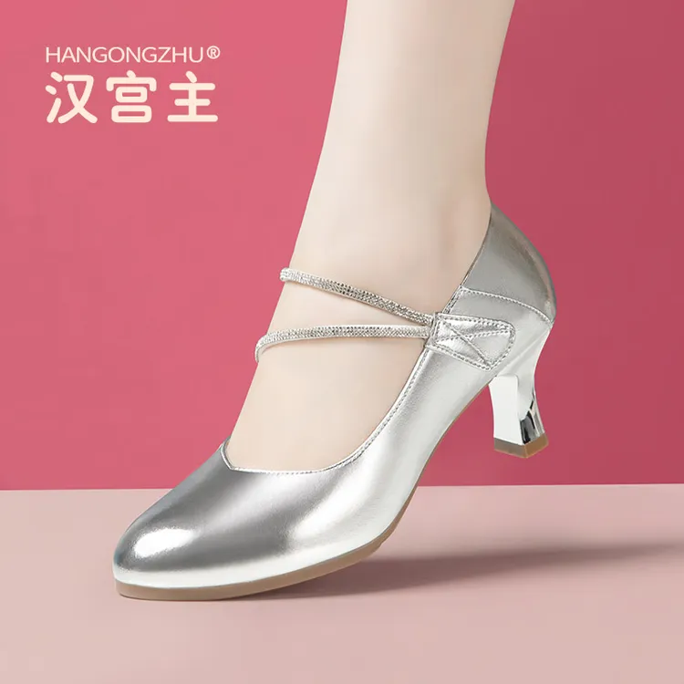 银色真皮舞蹈鞋女士摩登舞跳舞鞋软底中老年交谊舞带中跟探戈舞鞋