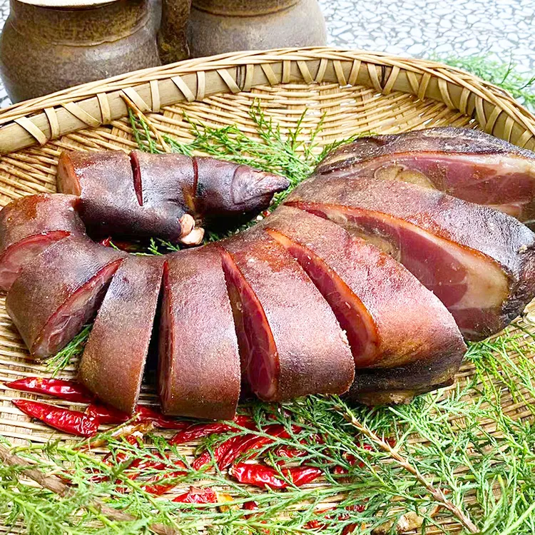 烟熏腊猪脚农家土猪腊肉柏树叶烟熏腊肉整只猪脚发货新鲜腌制风干
