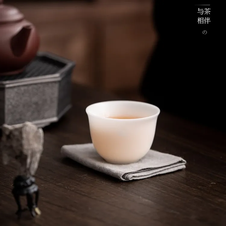 素烧羊脂玉瓷品茗杯单个功夫小茶杯德化喝茶杯主人杯简约个人杯