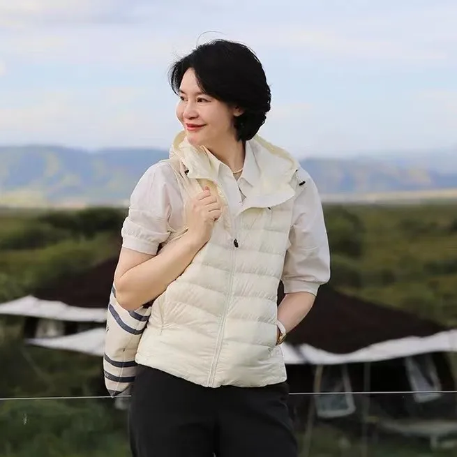 我是摩羯"极轻至暖"国标90白鸭绒修身高ji轻款羽绒马甲连帽背心女