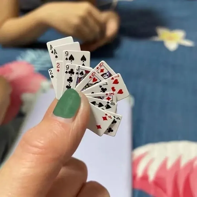 指尖迷你扑克微缩模型娱乐玩具打发时间超Q可爱趣味便携