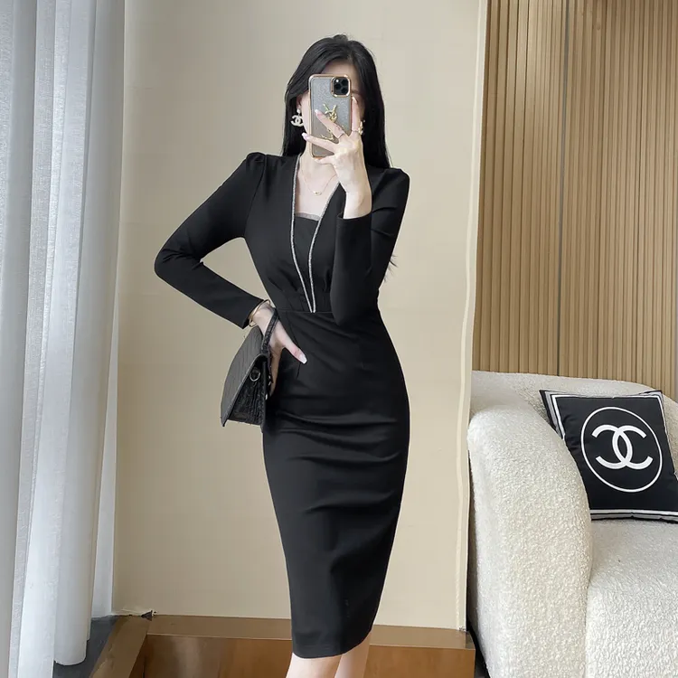 轻奢小众高级感女装拼接连衣裙秋冬气质设计感黑色假两件包臀裙子