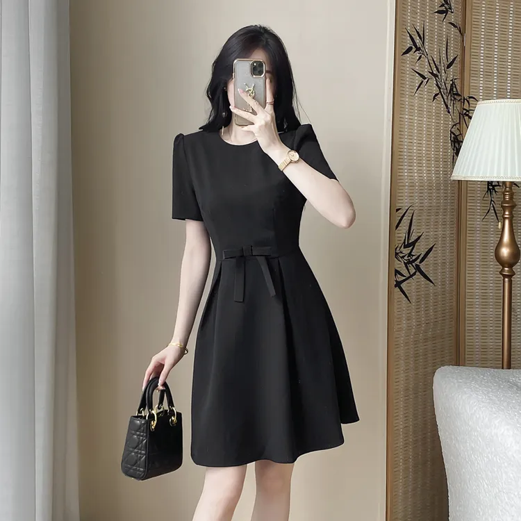 法式连衣裙短袖赫本风小黑裙气质千金清冷感贵系衣服A字裙