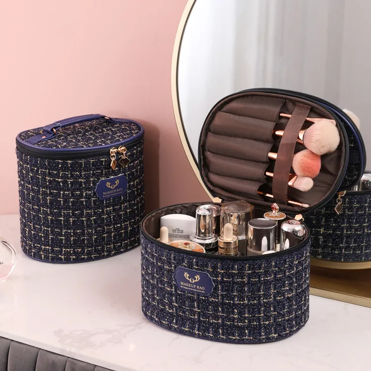 化妆包大容量女便携化妆品收纳箱2021新超火放水乳液包高级感防水