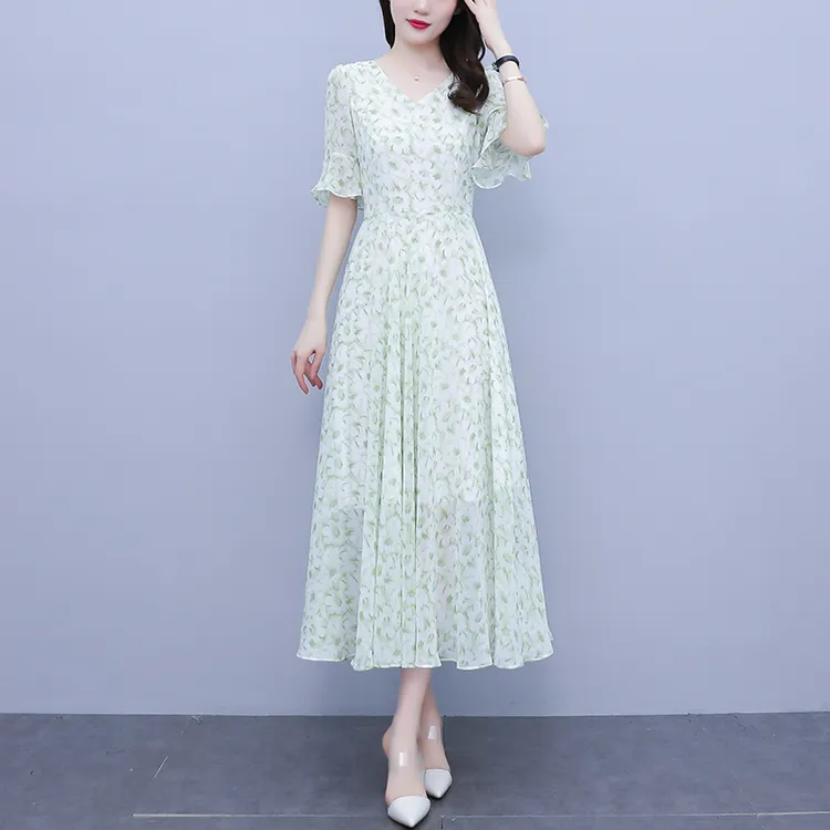 清新绿碎花真丝连衣裙女夏长款2025新款修身显瘦仙女沙滩大摆长裙